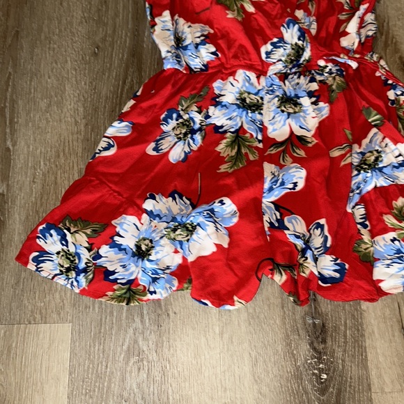 Red floral romper - Picture 2 of 6